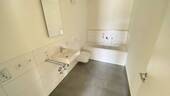 Bad mit Wanne - 