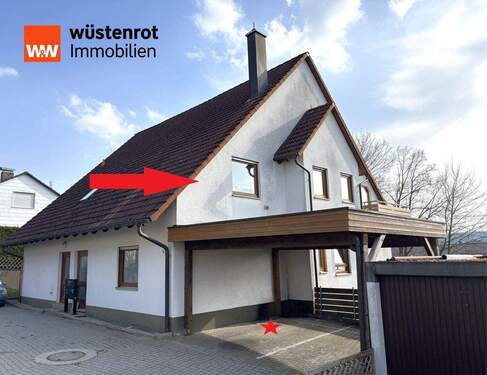 Westansicht - Gemütliche 2-Zimmer-Dachgeschoss-Wohnung ca. 56 m², mit EBK und Carport