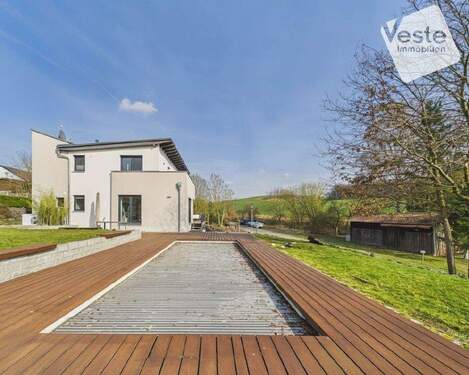 Bild1 - Ein Ort für besondere Momente - modernes Einfamilienhaus mit Pool, Wellnessbad und sonnigen Terrassen