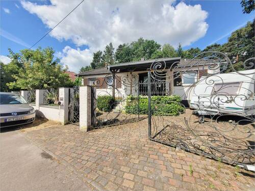 Außenansicht - 6 Zimmer Einfamilienhaus zum Kaufen in Burgwedel / Kleinburgwedel