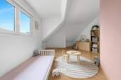 GERÄUMIGES KINDERZIMMER - 