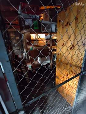 trockener Keller unter dem Dach - 