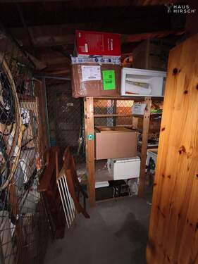 trockener Keller unter dem Dach - 