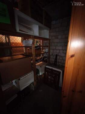 trockener Keller unter dem Dach - 