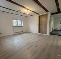 Kernsanierte 2 Zimmer-Wohnung mit neuer Küche und Stellplatz - Niederwerrn