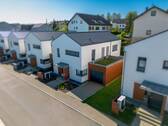 Hausansicht - Energie sparen - Neuwertiges A+ Massivbauhaus in schöner Laichinger Lage