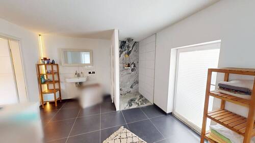 Elternbadezimmer - Einfamilienhaus mit 350,00 m² in Habichtswald zum Kaufen