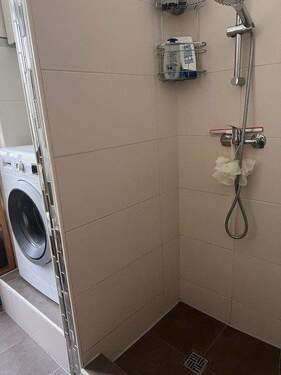 Dusche (OG r.) - Mehrfamilienhaus, Wohnhaus in Bremerhaven