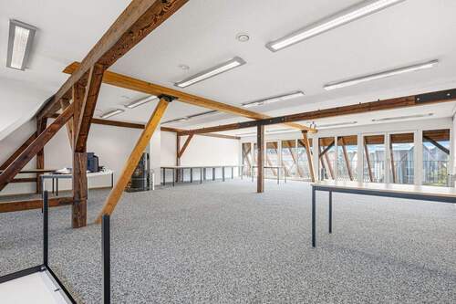 2. OG - Großer Raum / Eventküche / Umwandlungspotenzial - 