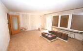 Wohnzimmer mit Zugang Balkon - 