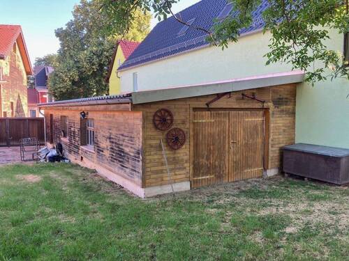 Garage mit Zugang aus Garten - 