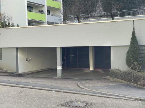 Einfahrt Tiefgarage - Etagenwohnung mit 76,00 m&sup2; in Weinstadt zum Kaufen