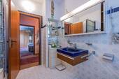 Bad mit Dusche - 