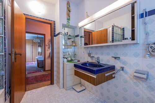 Bad mit Dusche - 
