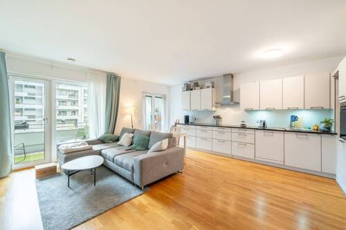 Wohnzimmer - AIGNER - Moderne 3-Zimmer-Wohnung mit Süd-Loggia in Haidhausen