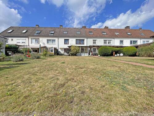 Garten mit Ansicht - 6 Zimmer Reihenmittelhaus in Sarstedt