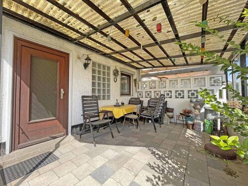Terrasse mit Eingang Souterrain - 