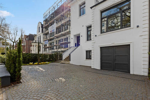 Garage und Außenstellplätze - 