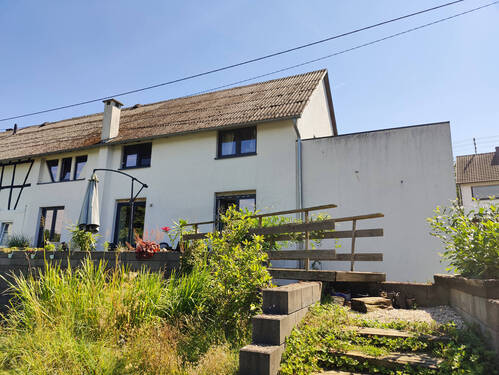 Hausansicht - 5 Zimmer Doppelhaushälfte zum Kaufen in Altenkirchen