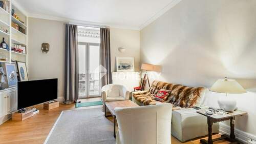 Wohnzimmer 1 - Ein Zuhause mit Substanz im Westend - klassische Details, 3 Zimmer und Balkon