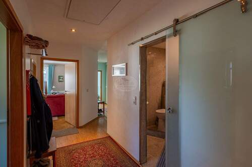 Flur Wohnung rechts - 6 Zimmer Mehrfamilienhaus, Wohnhaus zum Kaufen in Husum