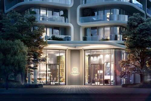 Grand Tower Eingang - 