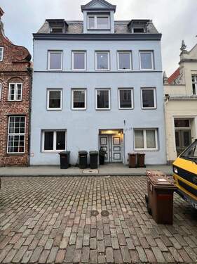 Vorderansicht - Liebhaberstück! Sanierungsbedürftiges MFH mit 10 Whg.! - Rarität auf der Lübecker Altstadtinsel!