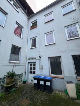Hinterhof - Mehrfamilienhaus, Wohnhaus zum Kaufen in Lübeck