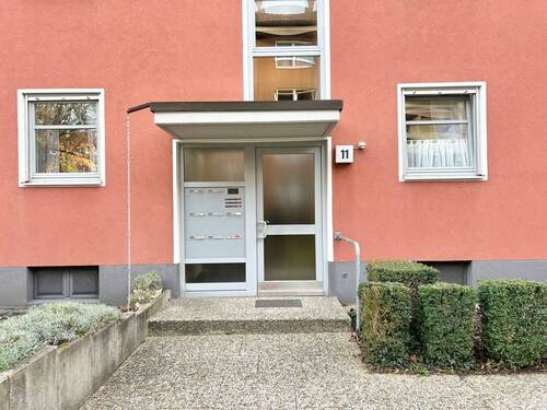 Hauseingang - 3 Zimmer Etagenwohnung in Nürnberg