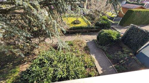 Der hübsche Eingangsbereich - 4 Zimmer Reihenendhaus in Essingen