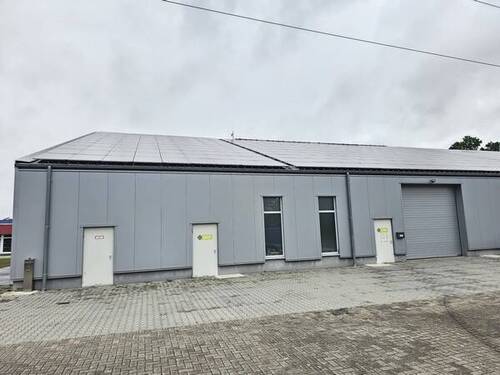 1.jpg - Kalthalle mit kleiner Freifläche