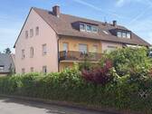 SüdWestAnsicht - Kleine, kurzfristig beziehbare 3-Zi.-Wohnung im DG eines 6-Parteienhauses (OHNE BALKON !)