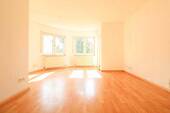 Wohnzimmer(1) - 2 Zimmer Etagenwohnung zum Kaufen in Magdeburg