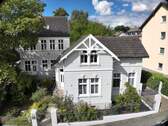 Ansicht vorne; Straße - 8 Zimmer Mehrfamilienhaus, Wohnhaus zum Kaufen in Solingen