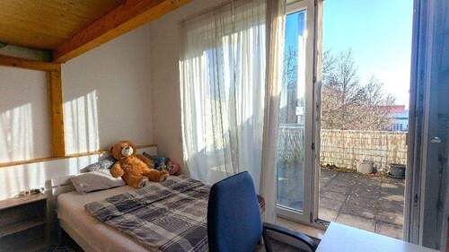 Ein Schlafzimmer mit Zugang zum Dachbalkon - 