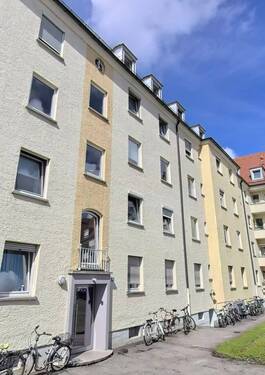 Front/ Eingang - *Attraktive Wohngegend* 2 ZKB Terrassenwohnung in zentrumsnaher Lage