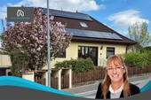 Straßenansicht - Mehr Haus fürs Geld: Einliegerwohnung, Ausbaureserve und sonniger Garten * Keine Käuferprovision