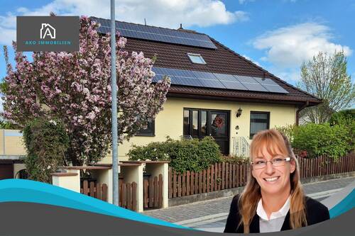 Straßenansicht - Mehr Haus fürs Geld: Einliegerwohnung, Ausbaureserve und sonniger Garten * Keine Käuferprovision