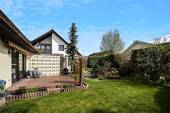 Sonnenterrasse mit Teich - 
