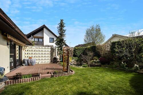 Sonnenterrasse mit Teich - 
