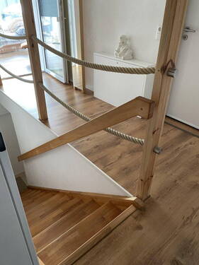 Galerie mit Kellertreppe - 2 Zimmer Einfamilienhaus in Stöllnitz