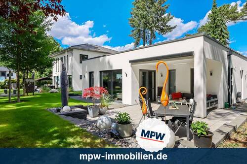Hausrückansicht - Architekten Bungalow im Bauhausstil: Luftig, elegant und durchdacht geplant