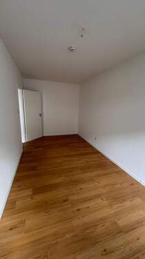 Leerer Raum mit Holzboden - Etagenwohnung mit 48,20 m² in Oldenburg zur Miete