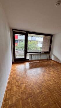 Helles Zimmer mit Parkettboden - 