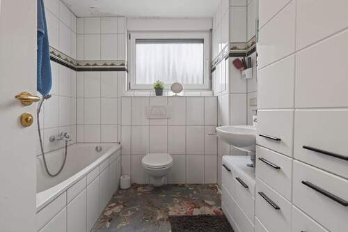 Bad - 3 Zimmer Etagenwohnung in Karlsbad / Langensteinbach