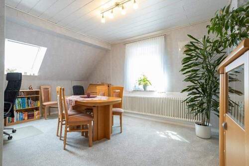 Der Wohn- und Essbereich im OG - Einfamilienhaus mit 249,90 m&sup2; in Stuhr zum Kaufen