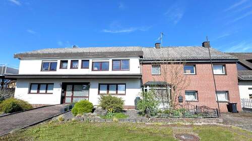 Bild 1 - Zwei charmante Häuser mit viel Platz und Potential in Blankenheim