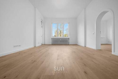 Lichtdurchflutetes Wohnzimmer mit Waldblick - 3 Zimmer Etagenwohnung zum Kaufen in Darmstadt