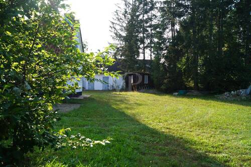 Massiver Schuppen und Holzschuppen - 