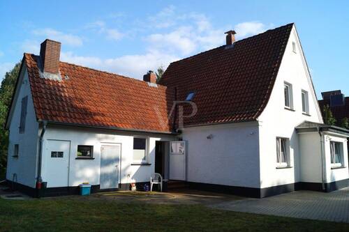 Seite Haus - 6 Zimmer Einfamilienhaus in Winsen